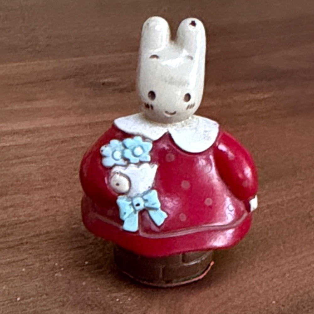 Vintage Sanrio 80s marron cream bunny rabbit rubber stamp